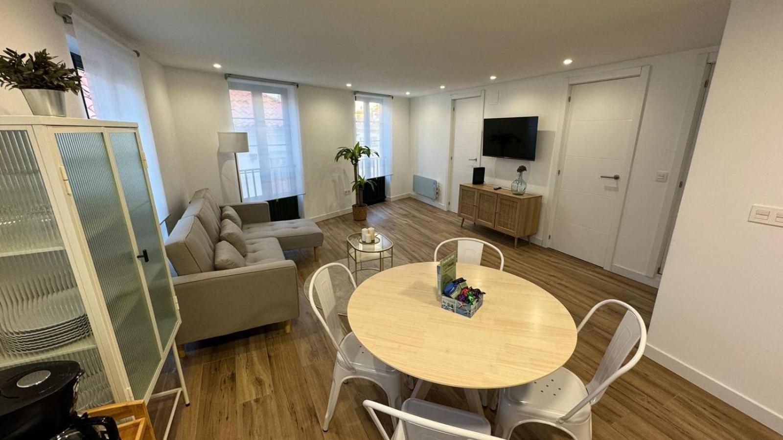 Apartamentos Urbanin II Plaza De San Pedro 库迪列罗 外观 照片